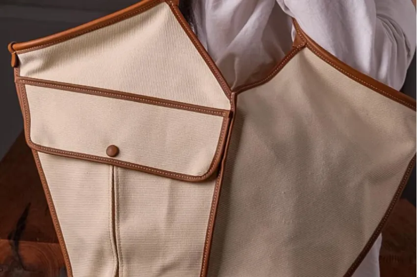 Túi Tote Da Bò Phối Canvas, Túi Tote Handmade, Thiết Kế Hiện Đại, Vải Canvas Và Da Bò Ý Thượng Hạng, Túi Tote Thời Thượng Túi Tote Da Bò Phối Canvas, Túi Tote Handmade, Thiết Kế Hiện Đại, Vải Canvas Và Da Bò Ý Thượng Hạng, Túi Tote Thời Thượng