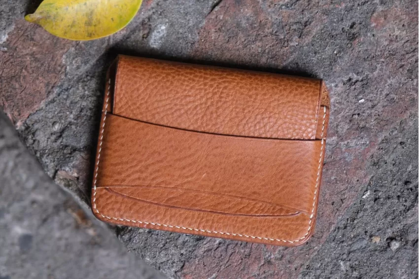 Basic Genuine Leather Cardholder, Compact Design, High-Quality Genuine Leather Material, Sturdy Closure Strap, Flat Design Without Bulging