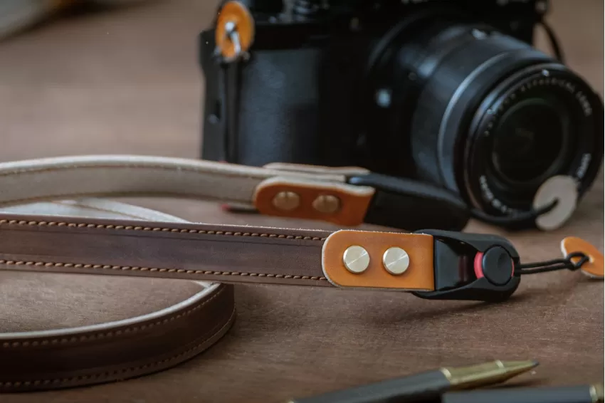 Veg-Tan Leather Camera Strap, Premium Leather Material, Meticulous Stitching, Minimalist and Practical Design