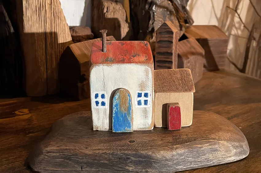 Driftwood House Miniature, Ng-0104, Decorative Model, Wooden House, Handcrafted Product, Artistic Piece