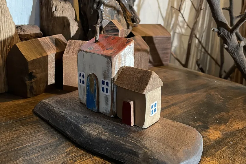 Driftwood House Miniature, Ng-0104, Decorative Model, Wooden House, Handcrafted Product, Artistic Piece