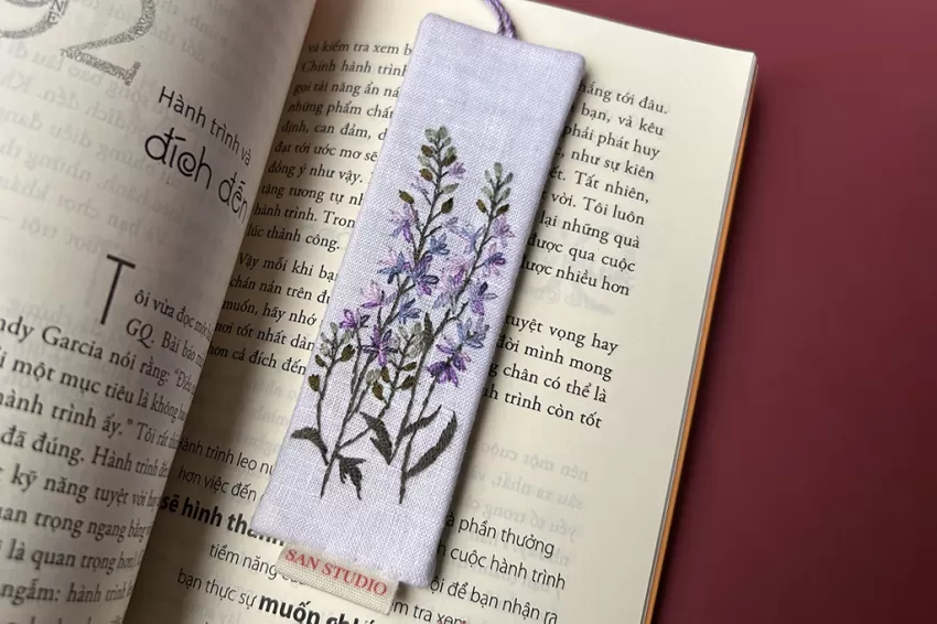 Handmade Embroidery Floral Bookmark, Delicately Patterned Floral Design, Compact Design, Gift for Book Lovers Handmade Embroidery Floral Bookmark, Delicately Patterned Floral Design, Compact Design, Gift for Book Lovers