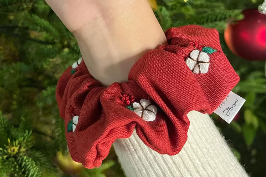 Scrunchie Cột Tóc Thêu Tay Hoa Cotton, Phụ Kiện Đeo Tay Xinh Xắn, Tông Đỏ Không Kén Da, Phong Cách Nữ Tính Và Đáng Yêu