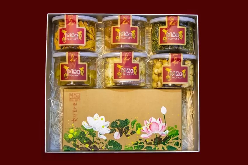 Moc Truly Hue’s 2024 Spring Scent Gift Box, Gift From Ancient Town, Hue Specialty, Vietnamese Handcrafted Food Gift, Artistic Hand-painted Gift Box