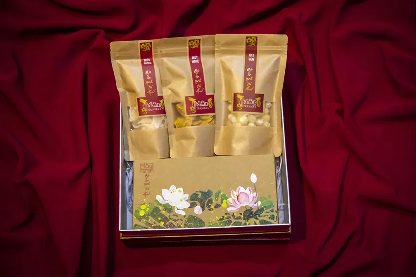 Moc Truly Hue’s 2024 Tet Taste Gift Box, Gift From Ancient Town, Hue Specialty, Vietnamese Elements, Artistic Hand-painted Gift Box, Corporate Gift