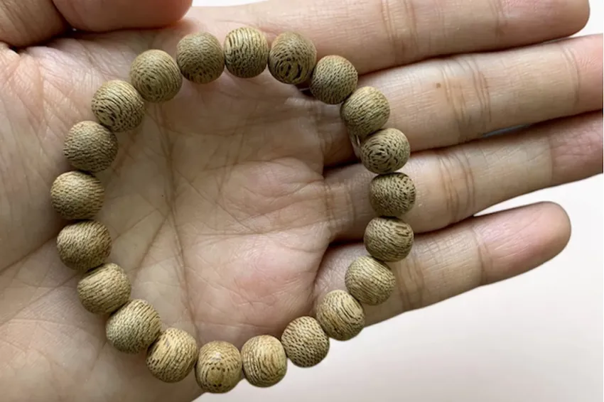 Agarwood Bracelets, 10mm Version, Handicrafts, Spiritual Bracelets, Feng Shui Bracelets, Attract Wealth, Corporate Gift - Tinh Agarwood Agarwood Bracelets, 10mm Version, Handicrafts, Spiritual Bracelets, Feng Shui Bracelets, Attract Wealth, Corporate Gift - Tinh Agarwood