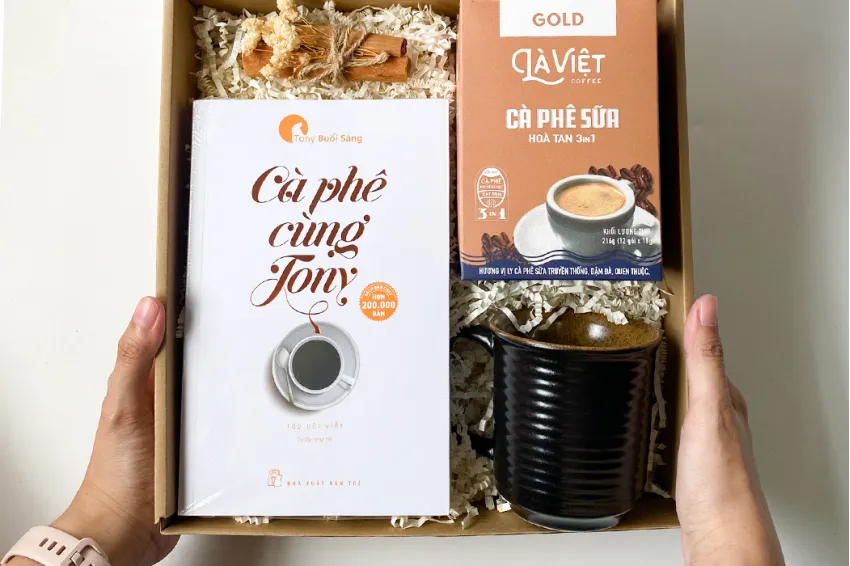 Hộp Quà Caffeine Kick-Start, Set Quà Tặng Cà Phê, Quà Tặng Bố, Quà Tặng Bạn Trai, Quà Tặng Người Thích Sách, Cà Phê Việt Nam, Ly Gốm Sứ