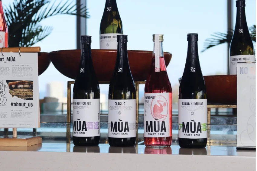 Mùa Craft Sake Gift Box, Set Of 3 Sake Bottles In Different Flavors (Classic, Pineapple Chili, Passionfruit Cubeb), Unique & Flavorful Sake Experience, Corporate Gift