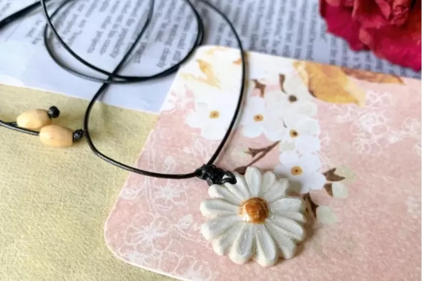 Daisy Ceramic Necklace, Graceful And Simple Beauty, Glazed Ceramic Material, Perfect Gift For Flower Lovers