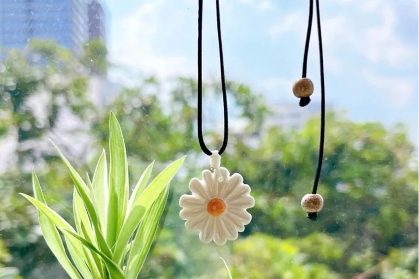 Daisy Ceramic Necklace, Graceful And Simple Beauty, Glazed Ceramic Material, Perfect Gift For Flower Lovers