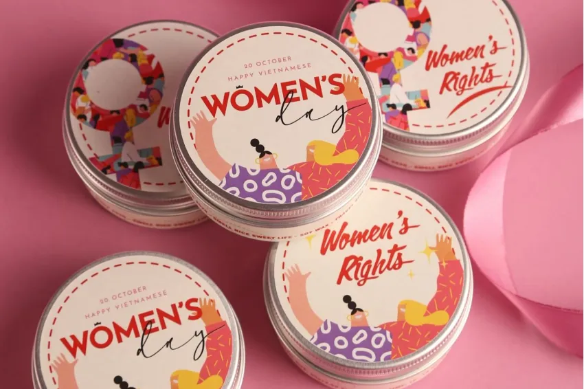 Hộp Quà Nến Thơm Kèm Sticker "Women's Right", Vinh Danh Vẻ Đẹp Và Sức Mạnh Của Phái Đẹp, Nến Thơm Handmade, Hương Thơm Tự Nhiên, Quà Tặng Cho Nữ, Quà Tặng 20/10