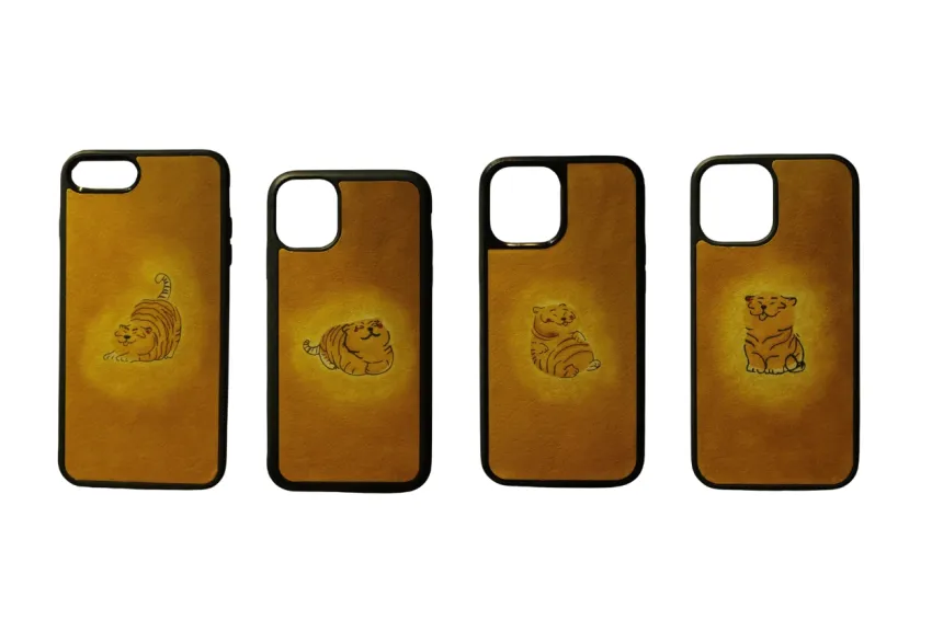 Personalized Engraved Cute Tiger Leather Phone Case, Name And Signature Engraved, Distinctive Patina Finish, Luxury Accessories, Personalized Gift