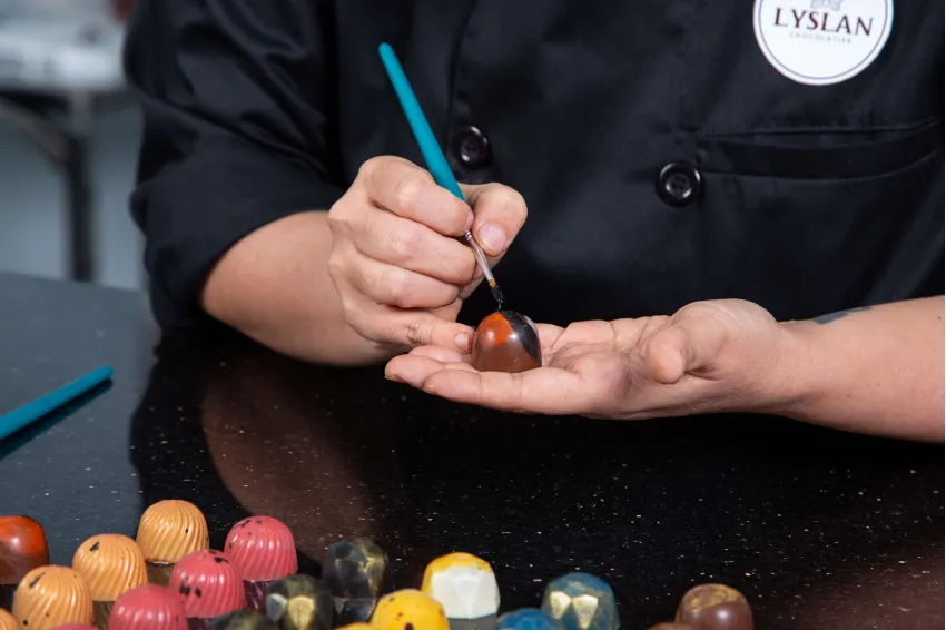 Hộp Socola Bonbon 6 Viên Hành Trình Hương Vị, Bùng Nổ Từng Giây Phút, Socola Đặc Sản Việt Nam, Công Thức Độc Đáo, Set Socola, Quà Cho Người Nước Ngoài Hộp Socola Bonbon 6 Viên Hành Trình Hương Vị, Bùng Nổ Từng Giây Phút, Socola Đặc Sản Việt Nam, Công Thức Độc Đáo, Set Socola, Quà Cho Người Nước Ngoài