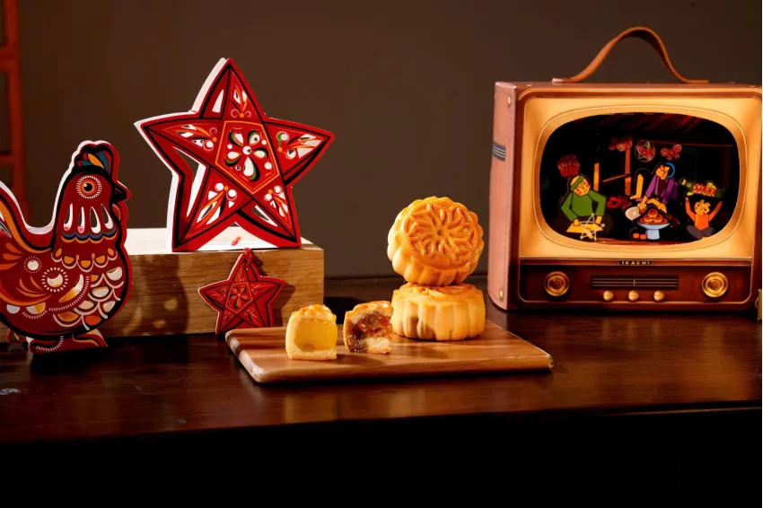 “Tiny Television” Mid-Autumn Gift Box, Sparkling Childhood Memories, Set Of 2 Premium Mooncakes, Mid-Autumn Gift Box With LED, Corporate Mid-Autumn Gift “Tiny Television” Mid-Autumn Gift Box, Sparkling Childhood Memories, Set Of 2 Premium Mooncakes, Mid-Autumn Gift Box With LED, Corporate Mid-Autumn Gift