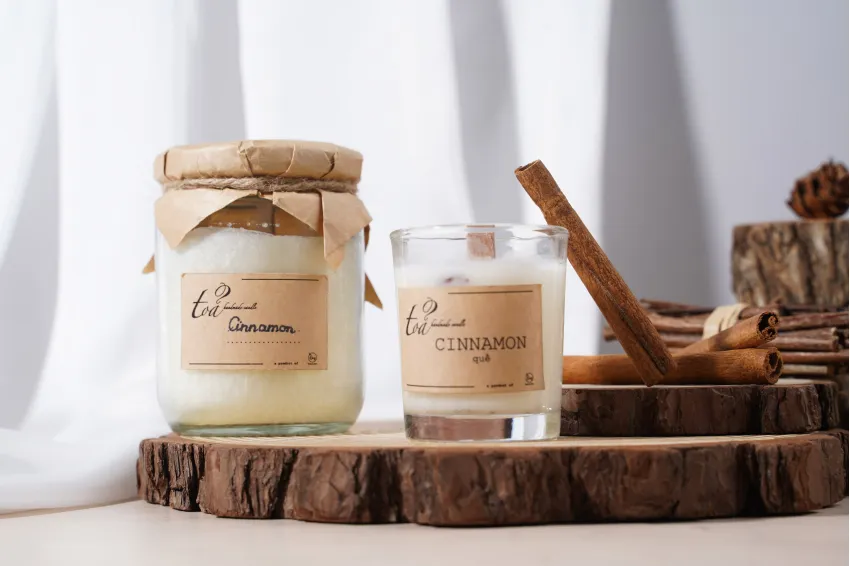 Cinnamon Scented Candle with Wooden Wick, Glass Jar, Vegetable Wax, Perfect Accent for Any Space, Meaningful Gift