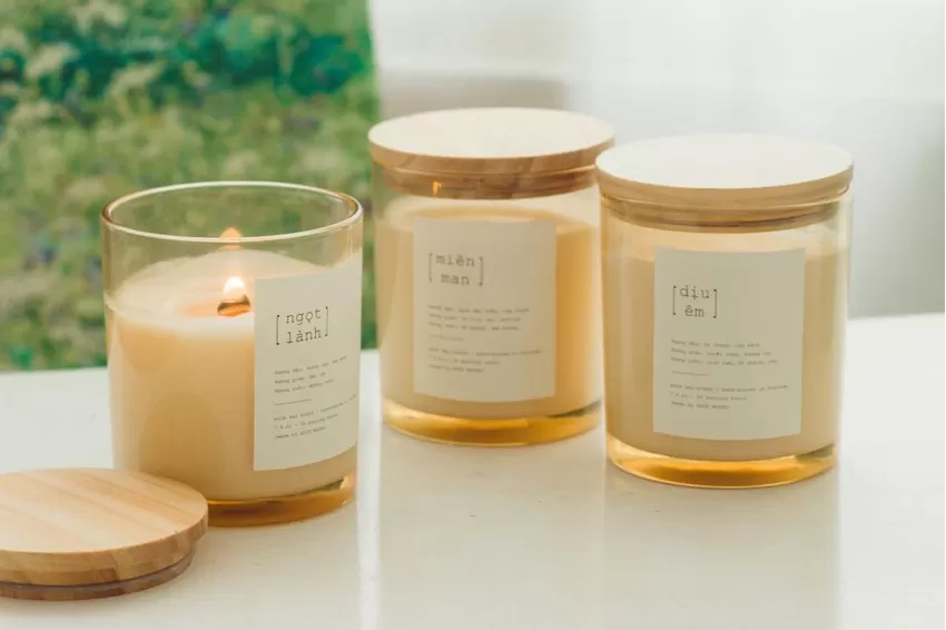 Scented Candle With Wooden Wick - Birthday Gift For All