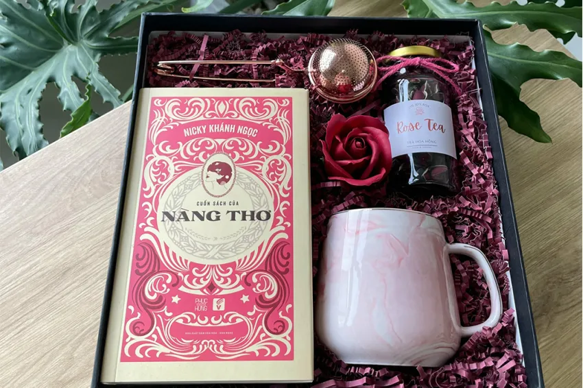 Elegant and romantic birthday gift sets for wife