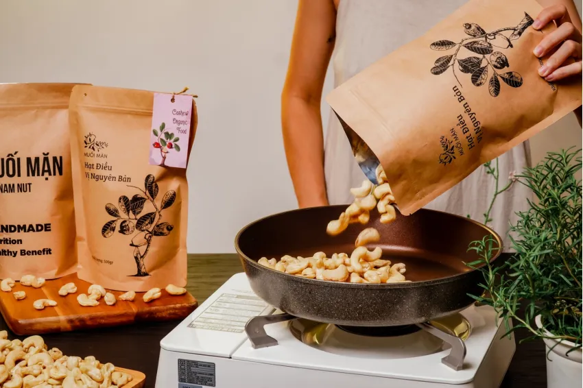 Hộp quà hạt điều & macca, món quà mộc mạc khó quên với hạt điều rang muối và macca nứt vỏ - set quà ăn vặt lành mạnh, đặc sản Việt Nam ý nghĩa