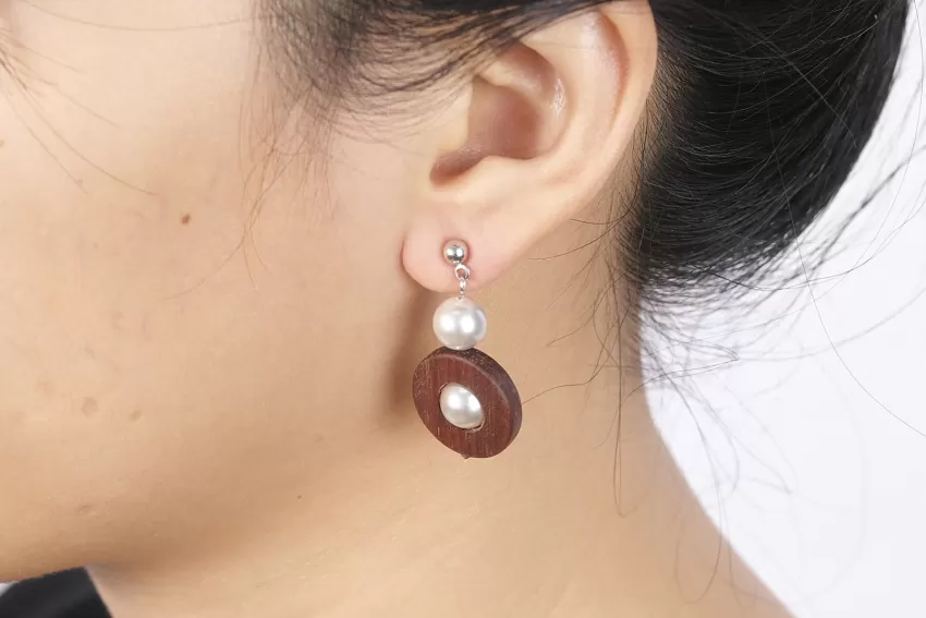 Wooden And Flat Bead Earrings, Eye-catching Design, Feminine and Striking, Enhances Facial Features, Suitable for Various Occasions