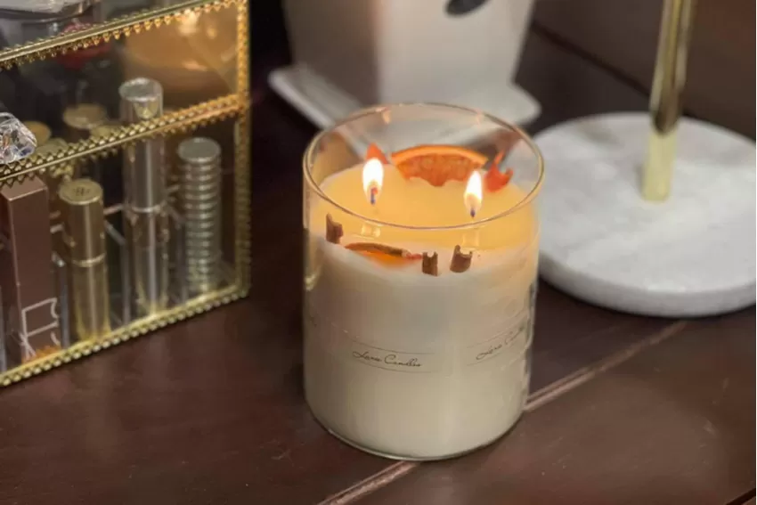 Scented Candles with Dried Flowers Decoration