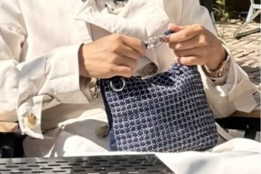 Túi Bình Linen Thêu Sashiko, Màu Xanh Navy Dễ Phối Đồ, Chất Vải Mềm Mại Và Bền Chắc, Dây Đeo Tùy Chỉnh Độ Dài, Đeo Được Nhiều Kiểu