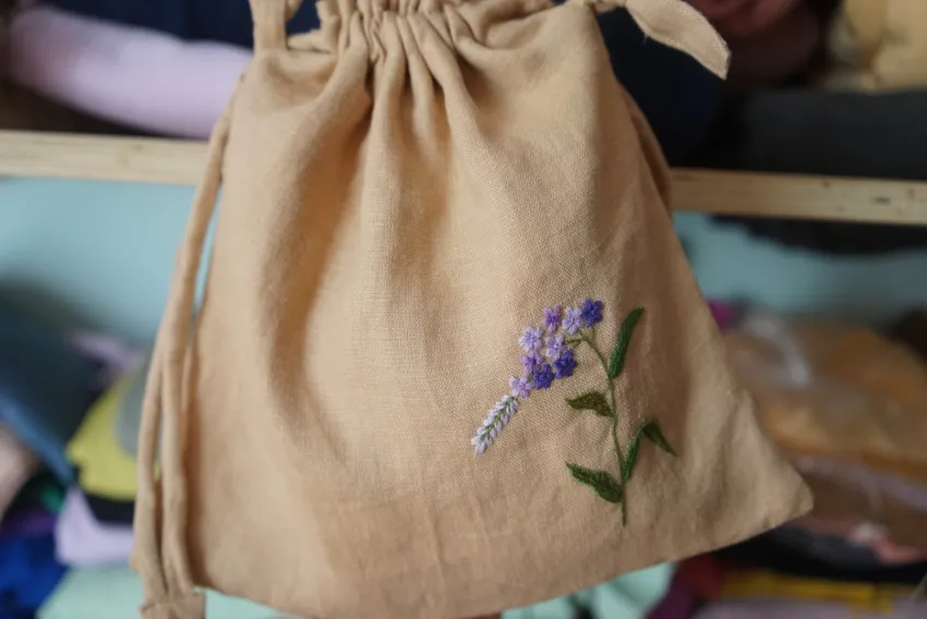 Flower Embroidered Linen Drawstring Bag, Classic and Vibrant Aesthetics, Pretty Embroidered Linen Bag, Drawstring Pouch, Birthday Gift, Gift For Her