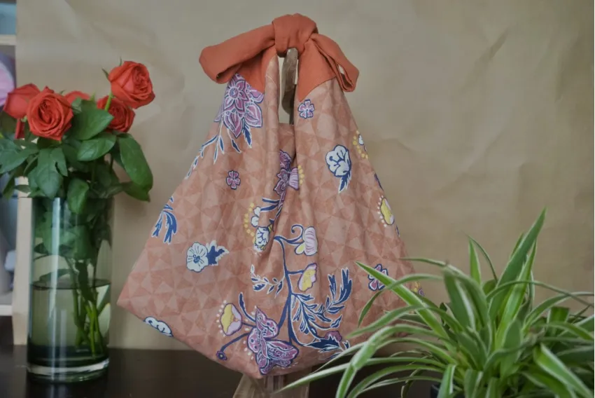 Japanese-Style Linen Bag, Delicate Floral Pattern, Compact Design With Large Capacity, Suitable For Daily Use