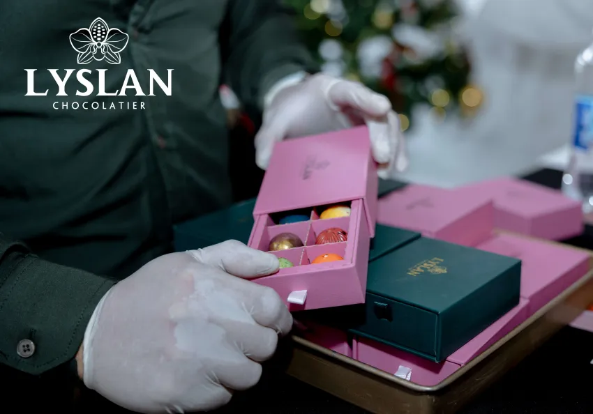 6-Piece Homeland Flavor Bonbon Chocolate Box, Unique Vietnamese Taste, Specialty Chocolate, Luxury Chocolate Set, Natural Ingredients, Gift For Foreigners 6-Piece Homeland Flavor Bonbon Chocolate Box, Unique Vietnamese Taste, Specialty Chocolate, Luxury Chocolate Set, Natural Ingredients, Gift For Foreigners