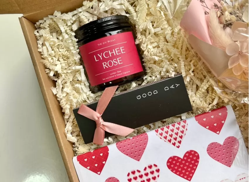 Sweet As You Gift Box, Romantic Gift Set, Anniversary Gift, Ideal For Valentine's Day, Simply To Express Love, Scented Candle, Dark Chocolate, Dried Flowers