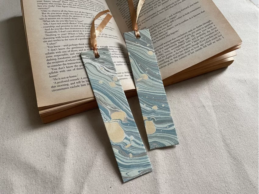 Handmade Marbling Bookmark, High Quality Hardcover Material, Watermarking Art, Eye-catching Marbled Pattern, Corporate Gift