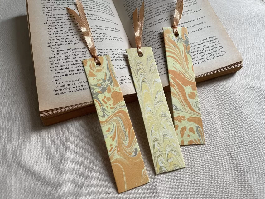 Handmade Marbling Bookmark, High Quality Hardcover Material, Watermarking Art, Eye-catching Marbled Pattern, Corporate Gift