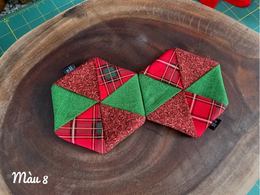 Combo 2 Lót Ly Lục Giác, Phối Màu Sắc Tươi Sáng, Lót Ly Vải Handmade, Phụ Kiện Trang Trí, Lót Ly Nghệ Thuật, Quà Giáng Sinh Đáng Yêu, Quà Handmade Combo 2 Lót Ly Lục Giác, Phối Màu Sắc Tươi Sáng, Lót Ly Vải Handmade, Phụ Kiện Trang Trí, Lót Ly Nghệ Thuật, Quà Giáng Sinh Đáng Yêu, Quà Handmade