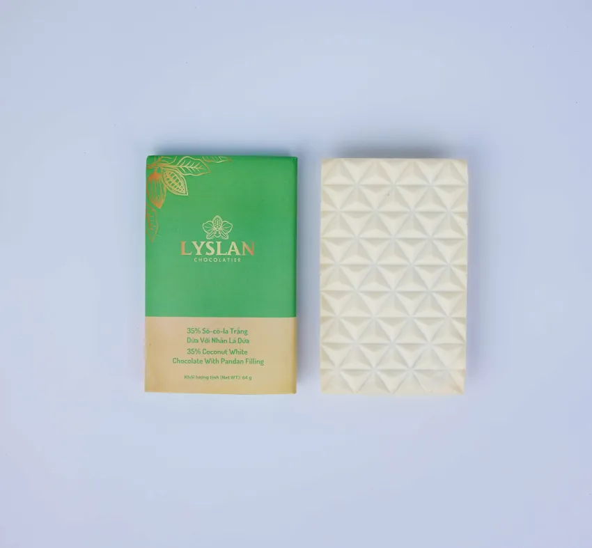 Socola đen nhân hạt bí 68% 64gr với hương vị mạnh mẽ từ đồng bằng, socola đen đậm đà từ cacao Việt Nam miền Tây làm quà tặng đặc sản Việt Nam đặc trưng Socola đen nhân hạt bí 68% 64gr với hương vị mạnh mẽ từ đồng bằng, socola đen đậm đà từ cacao Việt Nam miền Tây làm quà tặng đặc sản Việt Nam đặc trưng