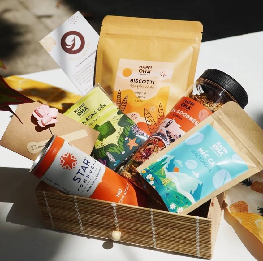 Cheerful Gift Box, Nutritious Snack And Kombucha Gift Set, Healthy Afternoon Snack, Meaningful Gifts, Eco-Friendly Bamboo Gift Box