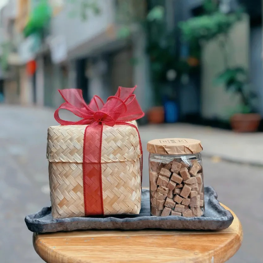 Set Quà Gừng Viên Mật Ong Hộp Tre, 300Gr, Hương Vị Dịu Dàng Nhưng Cuốn Hút, Thành Phần Nguyên Chất, Hộp Quà Biếu Ấn Tượng, Quà Tặng Đặc Sản Việt Nam Set Quà Gừng Viên Mật Ong Hộp Tre, 300Gr, Hương Vị Dịu Dàng Nhưng Cuốn Hút, Thành Phần Nguyên Chất, Hộp Quà Biếu Ấn Tượng, Quà Tặng Đặc Sản Việt Nam