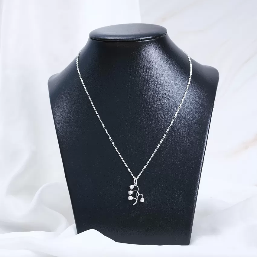 tránh tặng đồ bạc khi chưa yêu lâu