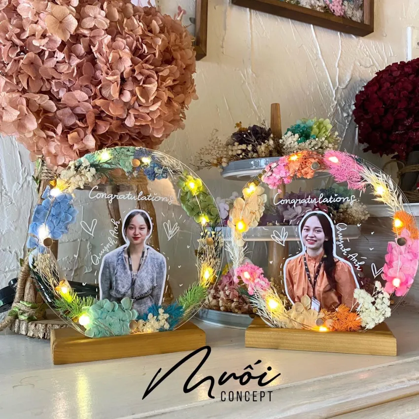 Multi Floral Design, Round Dried Flower Frame, Customizable Flower Colors and Messages, Conveying Messages Of Love, Meaningful 8/3 Gift For Her