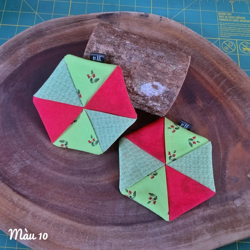 Combo 2 Lót Ly Lục Giác, Phối Màu Sắc Tươi Sáng, Lót Ly Vải Handmade, Phụ Kiện Trang Trí, Lót Ly Nghệ Thuật, Quà Giáng Sinh Đáng Yêu, Quà Handmade Combo 2 Lót Ly Lục Giác, Phối Màu Sắc Tươi Sáng, Lót Ly Vải Handmade, Phụ Kiện Trang Trí, Lót Ly Nghệ Thuật, Quà Giáng Sinh Đáng Yêu, Quà Handmade