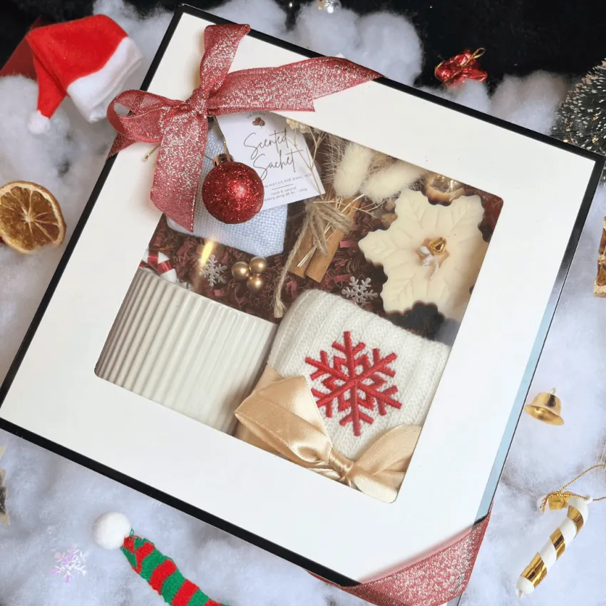 Hộp Quà Giáng Sinh "Snowflakes", Set Quà Màu Trắng Tinh Tế, Hộp Quà Với Sáp Thơm, Túi Thơm, Ly Sứ Và Vớ Len, Hộp Quà Giáng Sinh Xinh Xắn, Quà Noel Hộp Quà Giáng Sinh "Snowflakes", Set Quà Màu Trắng Tinh Tế, Hộp Quà Với Sáp Thơm, Túi Thơm, Ly Sứ Và Vớ Len, Hộp Quà Giáng Sinh Xinh Xắn, Quà Noel