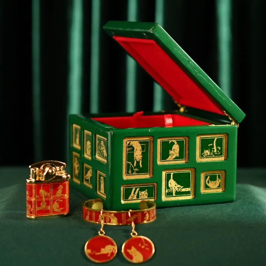 "Cat & Box" Wooden Jewelry Box With Brass Hinges, Stunningly Luxurious & Refined Appearance, Premium Jewelry Box, Vietnamese Souvenir, Premium Gift