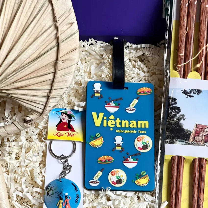 Hộp Quà "A Glimpse of Vietnam", Ấm Tình Đất Việt, Set Quà Lưu Niệm Việt Nam Độc Quyền, Quà Tặng Thủ Công Tinh Tế, Hộp Quà Tặng Người Nước Ngoài Hộp Quà "A Glimpse of Vietnam", Ấm Tình Đất Việt, Set Quà Lưu Niệm Việt Nam Độc Quyền, Quà Tặng Thủ Công Tinh Tế, Hộp Quà Tặng Người Nước Ngoài