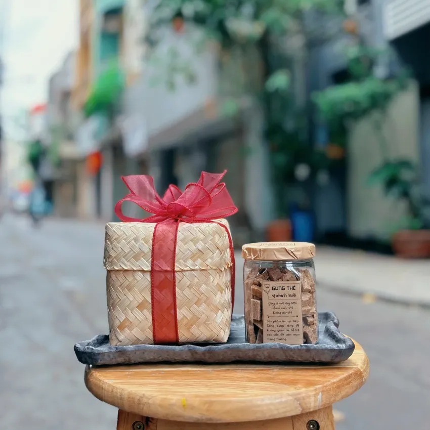 Hộp Quà Gừng Thẻ Chanh Muối Hộp Tre, 250G, Nơi Vị Ngon Bùng Nổ, Thành Phần Thiên Nhiên, Công Thức Độc Quyền, Quà Tặng Sức Khỏe, Quà Tặng Đặc Sản Hộp Quà Gừng Thẻ Chanh Muối Hộp Tre, 250G, Nơi Vị Ngon Bùng Nổ, Thành Phần Thiên Nhiên, Công Thức Độc Quyền, Quà Tặng Sức Khỏe, Quà Tặng Đặc Sản