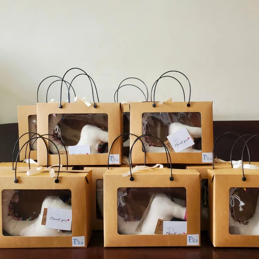 Hươu Cao Cổ Nhồi Bông, Thú Bông Thổ Cẩm, Thú Nhồi Bông Handmade, Quà Lưu Niệm Thổ Cẩm, Thú Nhồi Bông Vải Hươu Cao Cổ Nhồi Bông, Thú Bông Thổ Cẩm, Thú Nhồi Bông Handmade, Quà Lưu Niệm Thổ Cẩm, Thú Nhồi Bông Vải