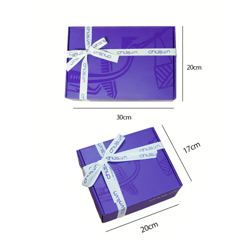 Set Hộp & Phụ Kiện Gói Quà CHUS Exclusive, Nâng Cấp Món Quà Của Bạn, Hộp Quà Độc Quyền Kèm Thiệp Cùng Ruy Băng & Sticker, Hộp Quà Màu Tím Sáng Tạo Set Hộp & Phụ Kiện Gói Quà CHUS Exclusive, Nâng Cấp Món Quà Của Bạn, Hộp Quà Độc Quyền Kèm Thiệp Cùng Ruy Băng & Sticker, Hộp Quà Màu Tím Sáng Tạo