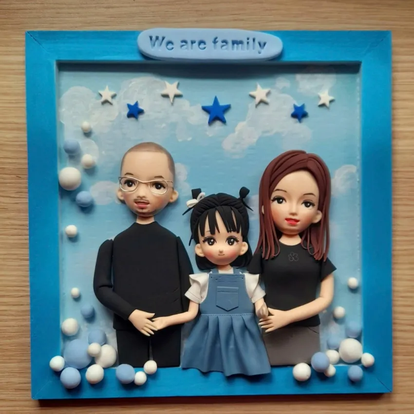 Tranh Chân Dung Chibi Bằng Đất Sét Theo Yêu Cầu, Món Quà Giữ Mãi Không Quên, Tranh Đất Sét Cá Nhân Hóa Kèm Lời Chúc, Quà Tặng Cá Nhân Hóa, Quà Sinh Nhật Tranh Chân Dung Chibi Bằng Đất Sét Theo Yêu Cầu, Món Quà Giữ Mãi Không Quên, Tranh Đất Sét Cá Nhân Hóa Kèm Lời Chúc, Quà Tặng Cá Nhân Hóa, Quà Sinh Nhật