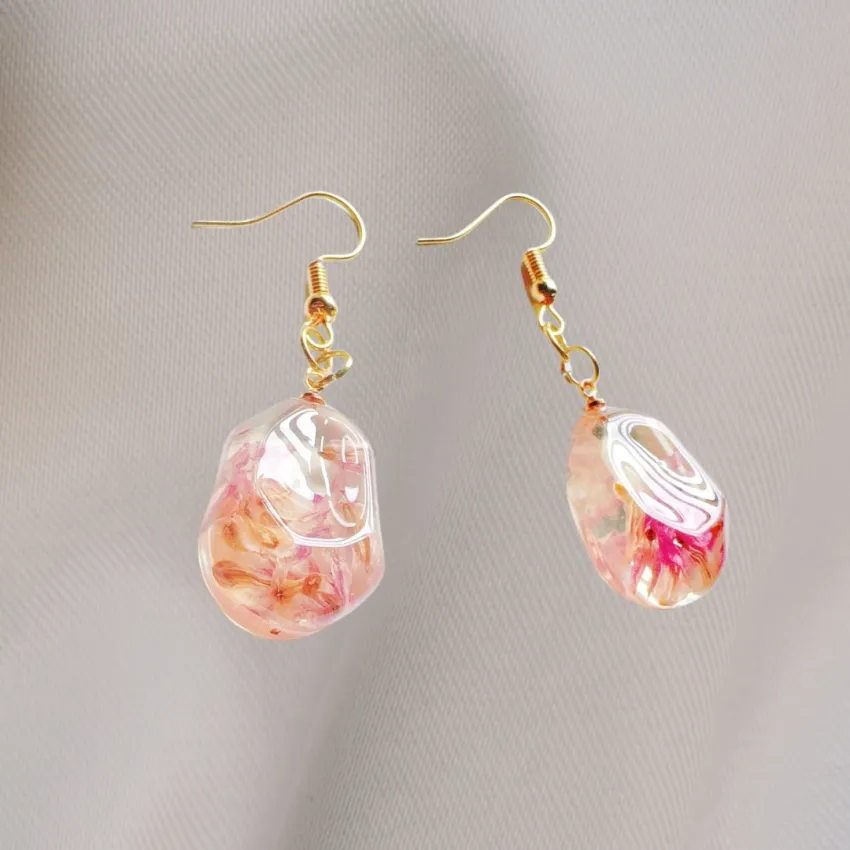 Teardrop Dried Flower Resin Earrings, Creative Flow Through Each Petal, Dried Flower Accessory, Handcrafted Jewelry, Birthday Gift, Impressive Souvenirs Teardrop Dried Flower Resin Earrings, Creative Flow Through Each Petal, Dried Flower Accessory, Handcrafted Jewelry, Birthday Gift, Impressive Souvenirs
