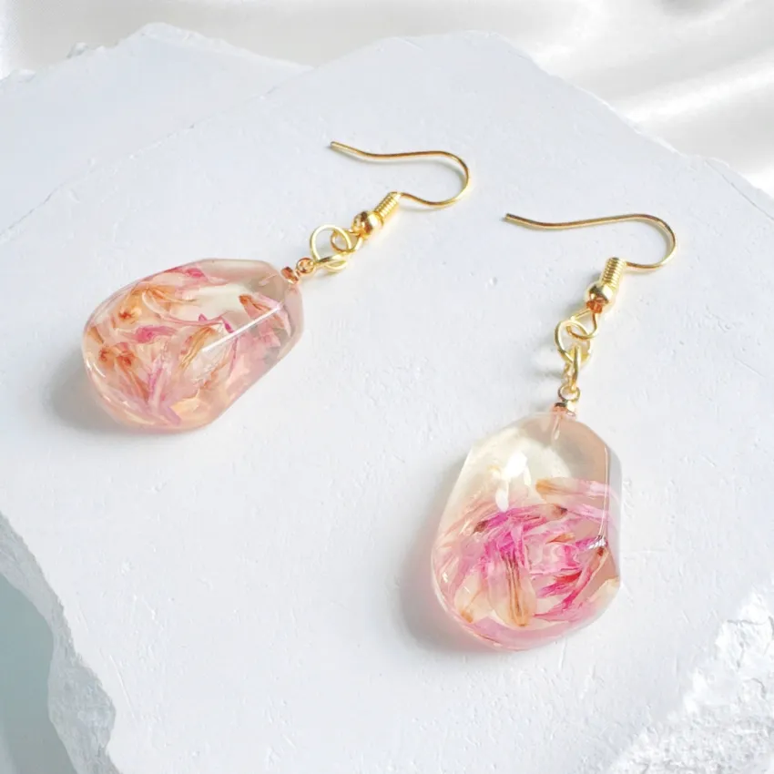 Teardrop Dried Flower Resin Earrings, Creative Flow Through Each Petal, Dried Flower Accessory, Handcrafted Jewelry, Birthday Gift, Impressive Souvenirs Teardrop Dried Flower Resin Earrings, Creative Flow Through Each Petal, Dried Flower Accessory, Handcrafted Jewelry, Birthday Gift, Impressive Souvenirs