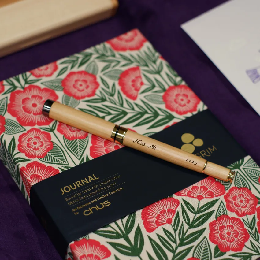 Personalized "Kind Words" Gift Box, Write Unique Messages Of Love, Exclusive Gift Set With Limited Notebook & Engraved Pen, Birthday Gift, Corporate Gift Personalized "Kind Words" Gift Box, Write Unique Messages Of Love, Exclusive Gift Set With Limited Notebook & Engraved Pen, Birthday Gift, Corporate Gift