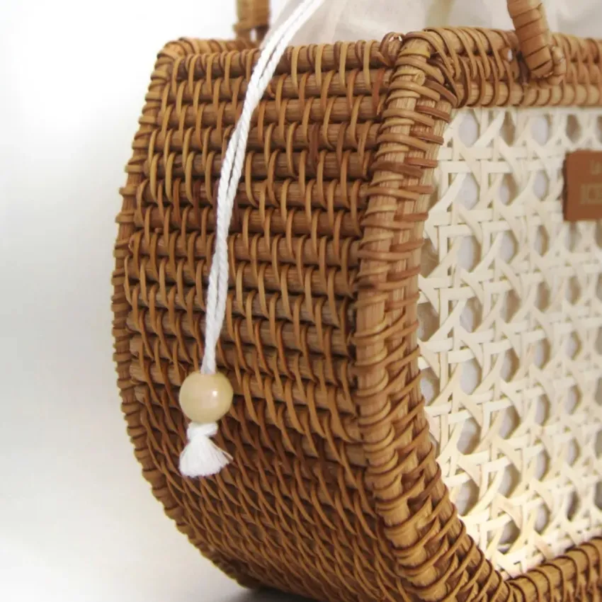 Túi Xách Mây Đan Tay Petal Woven, Nhẹ Nhàng Như Cánh Hoa Rơi, Túi Xách Tay Thủ Công, Túi Công Sở, Phụ Kiện Thời Trang Bền Vững, Đồ Lưu Niệm Việt Nam Túi Xách Mây Đan Tay Petal Woven, Nhẹ Nhàng Như Cánh Hoa Rơi, Túi Xách Tay Thủ Công, Túi Công Sở, Phụ Kiện Thời Trang Bền Vững, Đồ Lưu Niệm Việt Nam