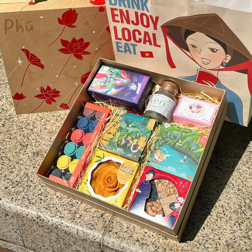 "Abundant" Gift Set, Countless Vietnamese Agricultural Flavors, Candy, Chocolate Gift Box, Tea & Coffee, Vietnamese Specialty, Gift For Foreigners "Abundant" Gift Set, Countless Vietnamese Agricultural Flavors, Candy, Chocolate Gift Box, Tea & Coffee, Vietnamese Specialty, Gift For Foreigners